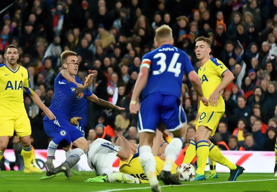 2018英超切尔西逆转热刺：战术对决与关键时刻解析