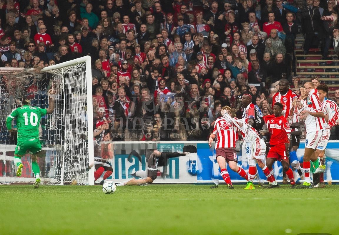 2017英冠巅峰对决：诺丁汉森林VS雷丁激情碰撞回顾